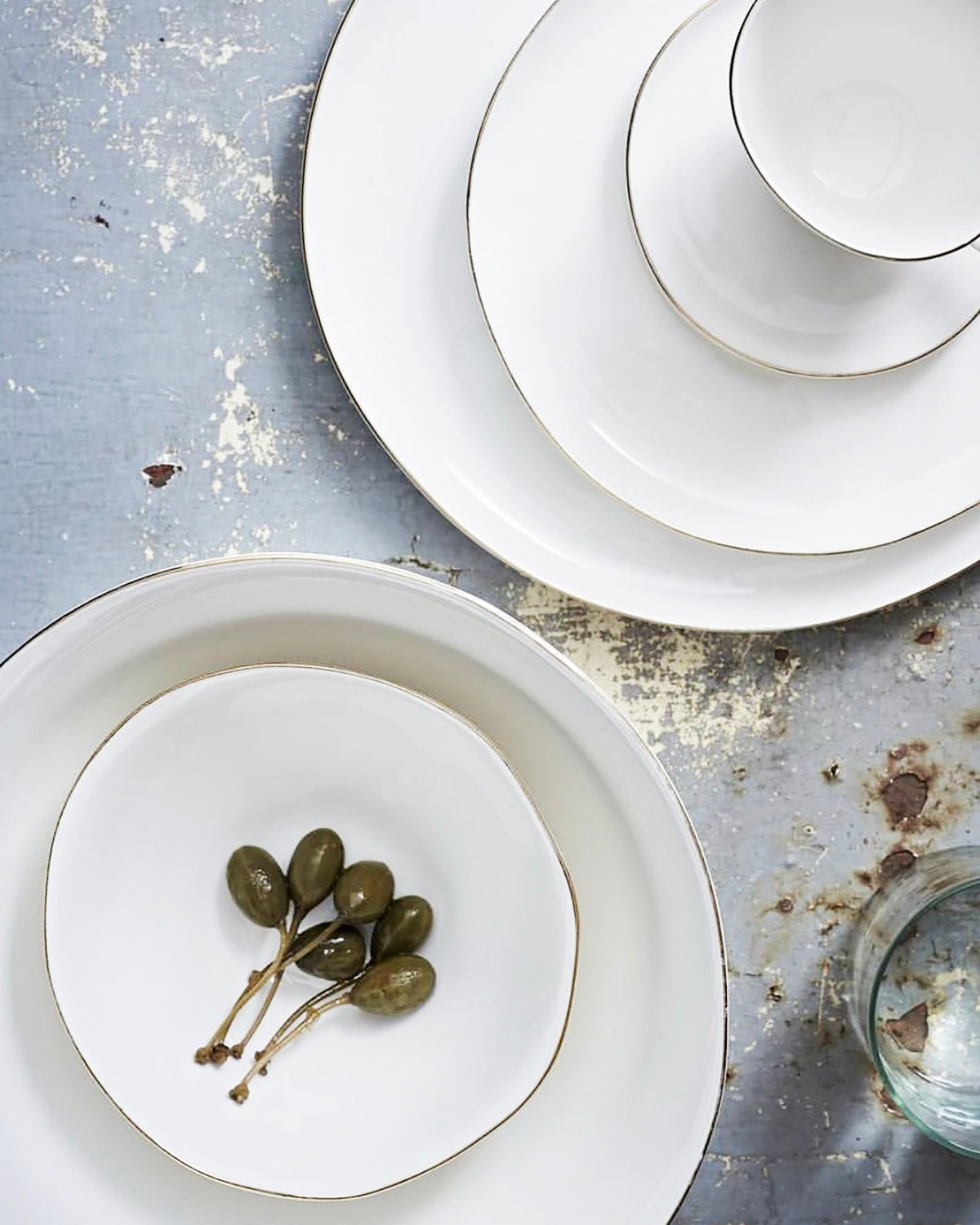 Abbesses Gold Rim Porcelain 4 Piece Dinnerware Set, Service For 1
