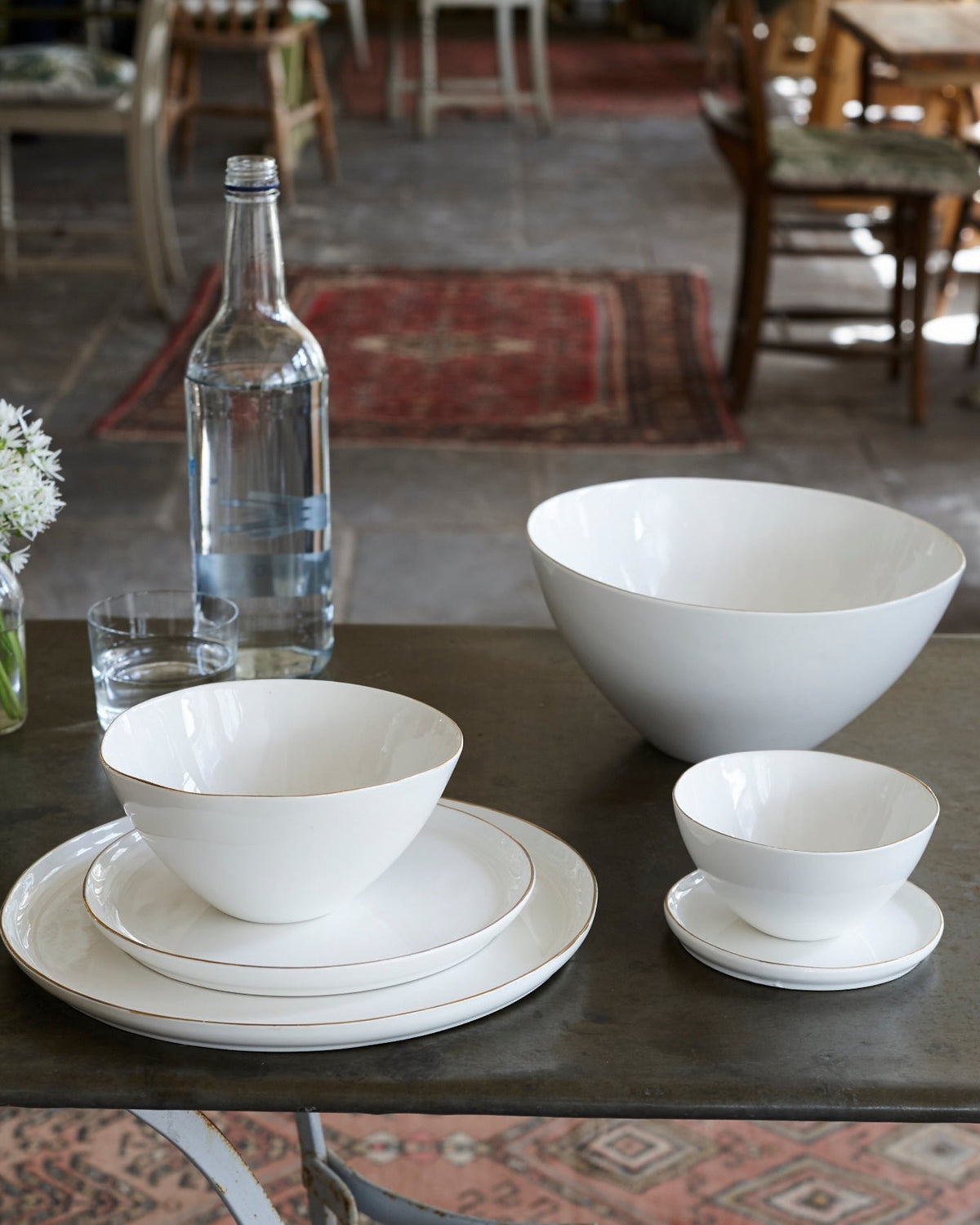 Abbesses Gold Rim Porcelain 4 Piece Dinnerware Set, Service For 1
