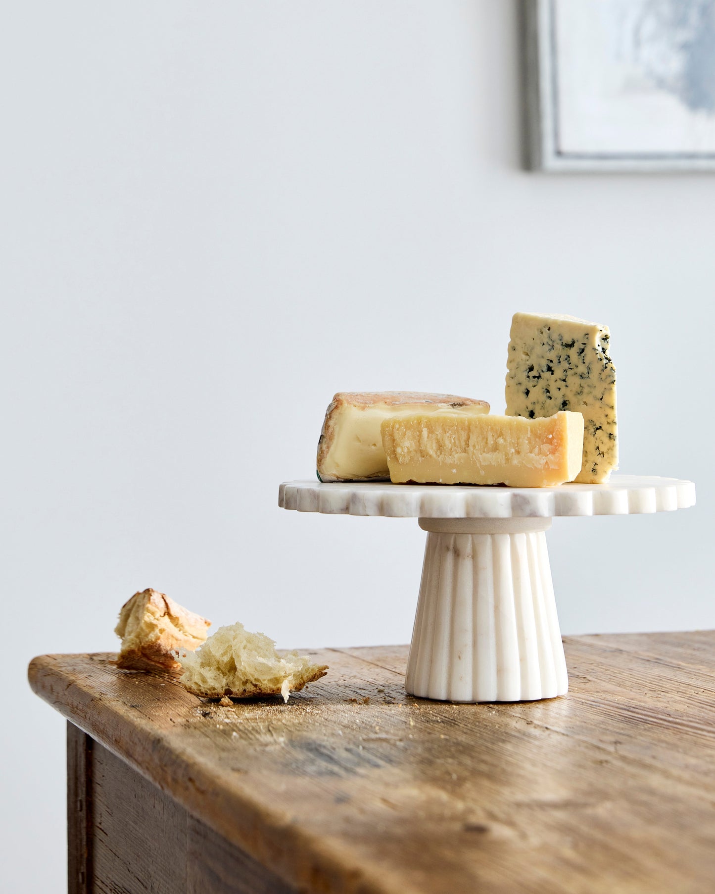 Verona Scalloped White Marble Cake Stand